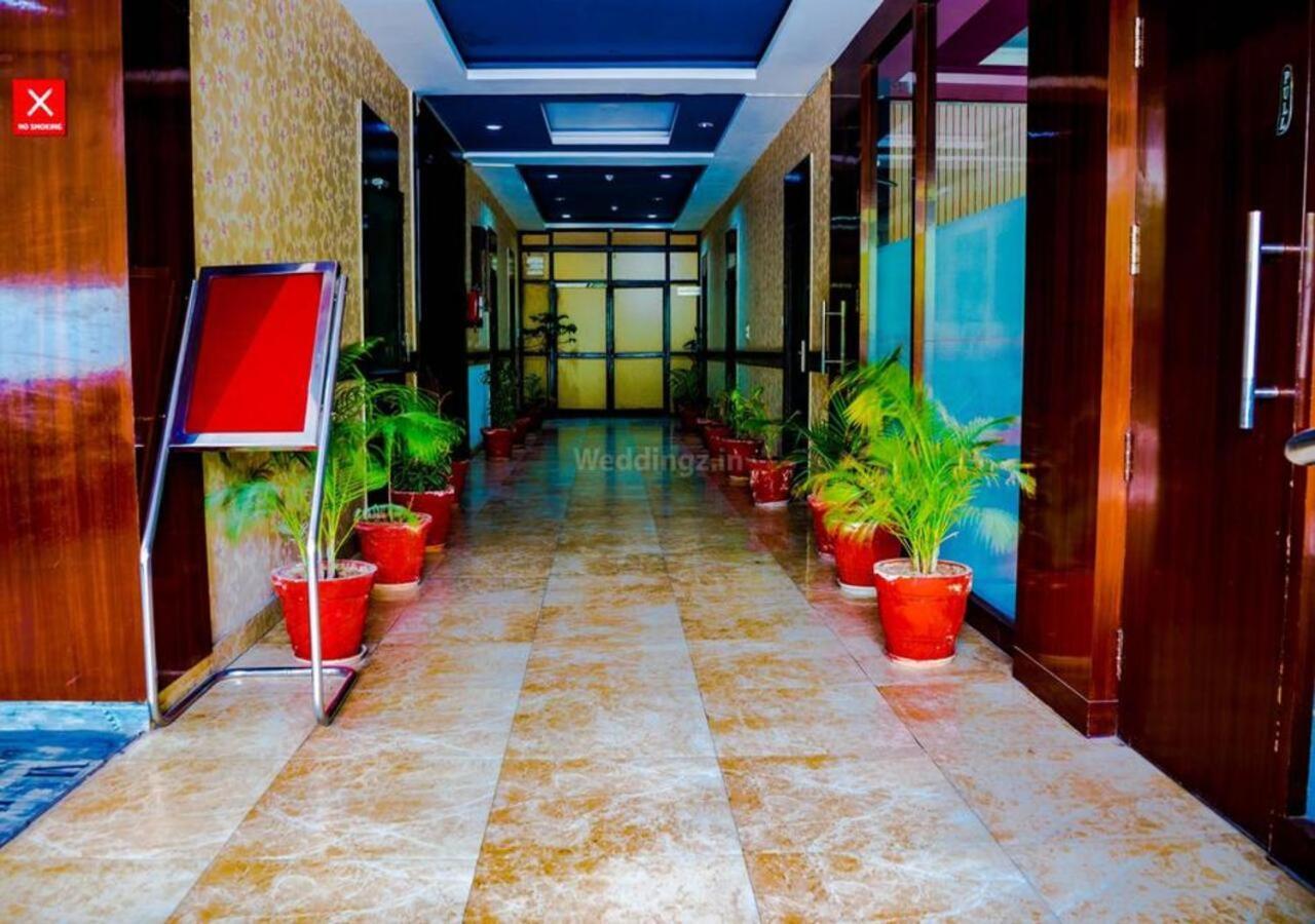 Hotel Loto - Sector 66 Нойда Экстерьер фото